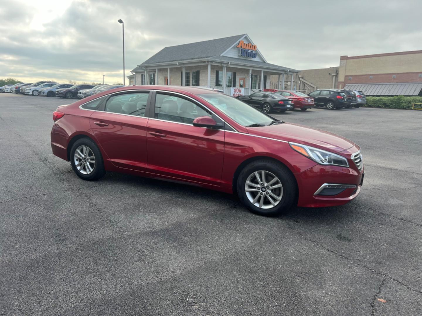 2015 RED Hyundai Sonata ECO (5NPE24AF8FH) with an 1.6L L4 DOHC 16V engine, 7-Speed Automatic transmission, located at 420 I-35E, Lancaster, TX, 75146, (469) 297-4144, 32.593929, -96.823685 - Photo#7